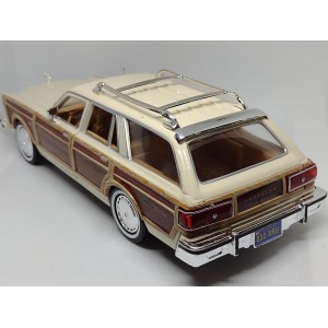 Miniatura Chrysler LeBaron Town & Country Wagon 1979 - 1:24 Motormax