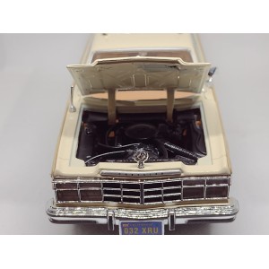 Miniatura Chrysler LeBaron Town & Country Wagon 1979 - 1:24 Motormax