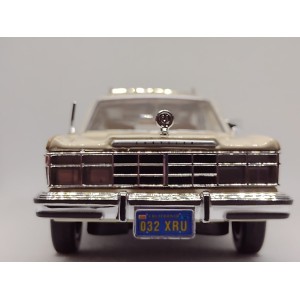 Miniatura Chrysler LeBaron Town & Country Wagon 1979 - 1:24 Motormax
