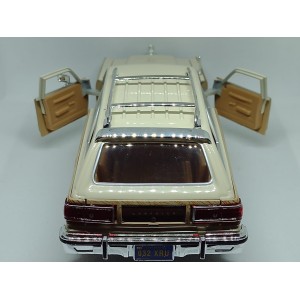 Miniatura Chrysler LeBaron Town & Country Wagon 1979 - 1:24 Motormax