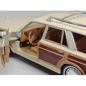 Miniatura Chrysler LeBaron Town & Country Wagon 1979 - 1:24 Motormax