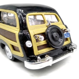 Miniatura Ford Woody Wagon 1949 (Preto) 1:24 Motormax