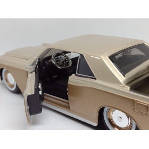 Miniatura Lincoln Continental 1966 1:26 - Maisto