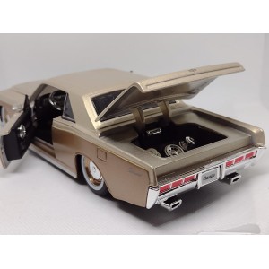 Miniatura Lincoln Continental 1966 1:26 - Maisto