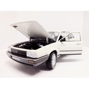 Miniatura Volkswagem Santana 1.8 - 1:24 - Welly