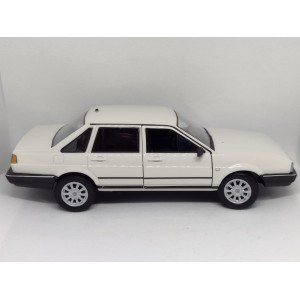 Miniatura Volkswagem Santana 1.8 - 1:24 - Welly