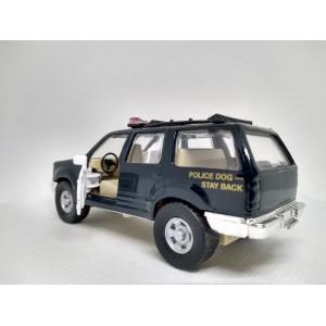 Miniatura Ford Explorer police (preta) 1:42 MaiSto