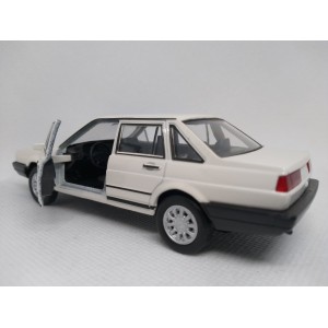 Miniatura  Volkswagen Santana 1.8 (branco) - 1:36 Welly