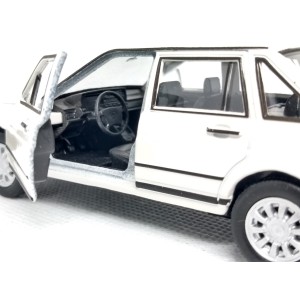 Miniatura  Volkswagen Santana 1.8 (branco) - 1:36 Welly
