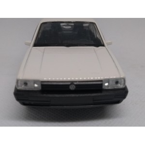 Miniatura  Volkswagen Santana 1.8 (branco) - 1:36 Welly